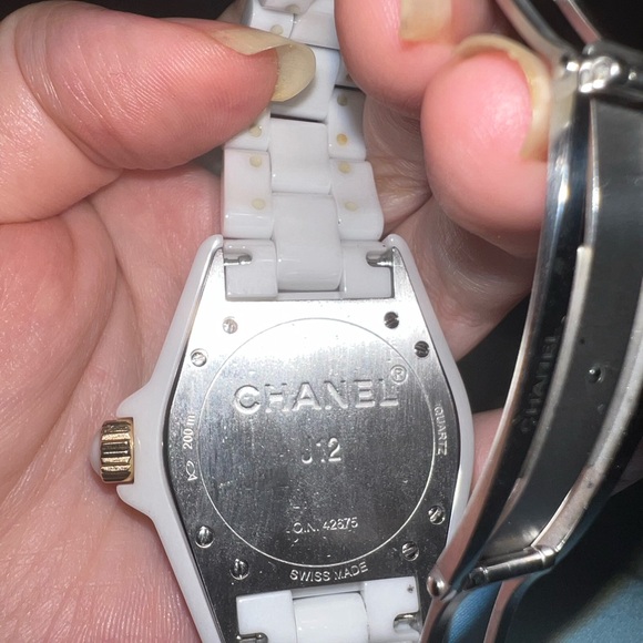 Authentic Chanel J12 watch model H2180 - Picture 3 of 6